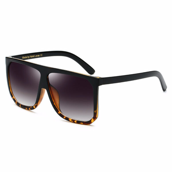 Women's large frame sunglasses - Image 3