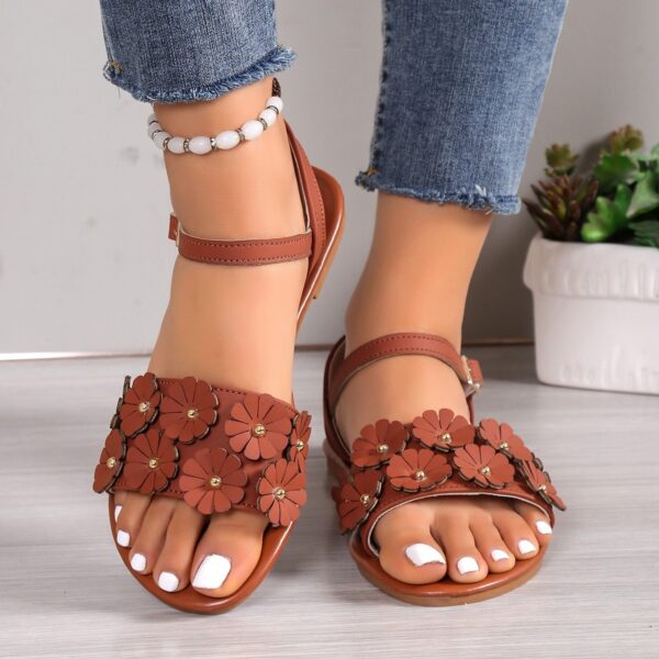 Retro Flowers Sandals Summer Casual Versatile Round Toe Buckle Flat Beach Shoes For Women New Roman Shoes - Image 4