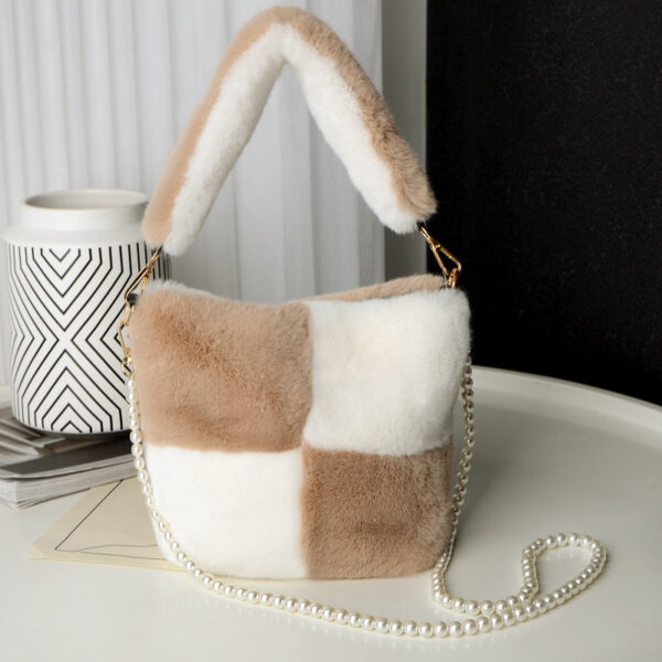 Checkerboard Plush Bucket Bag With Pearl Chain Design Winter Fashion Luxury Handbags For Women Personalized Shopping Shoulder Bags - Image 2